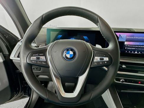 Used 2025 BMW X5 xDrive50e w/ Parking Assistance Package image 11