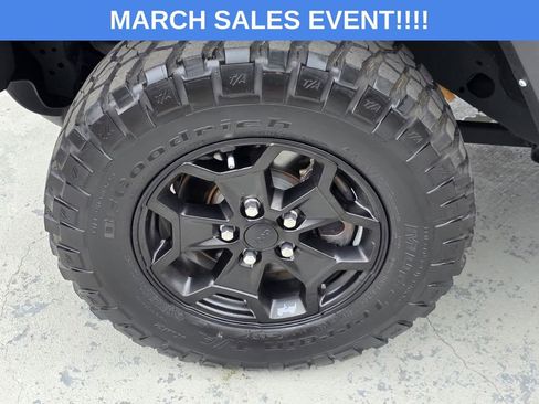 Used 2023 Jeep Gladiator Willys image 38