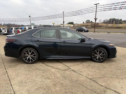 Used 2021 Toyota Camry SE image 6