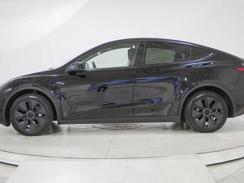 Used 2024 Tesla Model Y Long Range AWD/4WD image 5