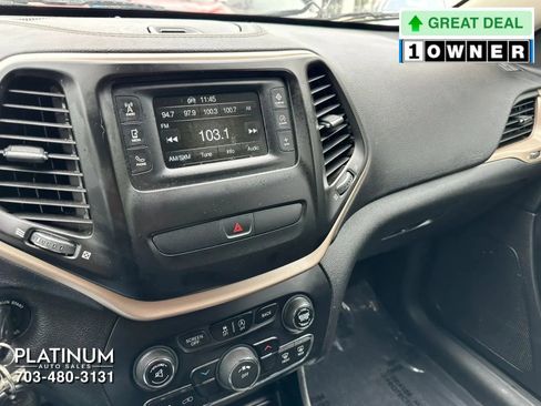 Used 2017 Jeep Cherokee Latitude FWD image 11