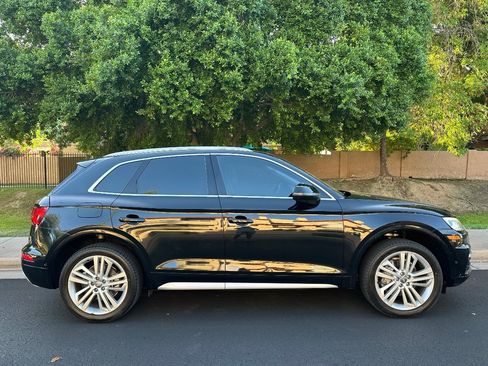 Used 2019 Audi Q5 Prestige w/ Prestige Package image 9