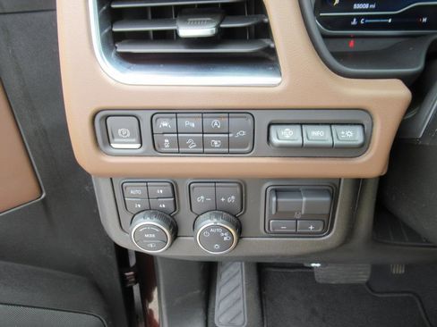 Used 2022 Chevrolet Suburban High Country image 27