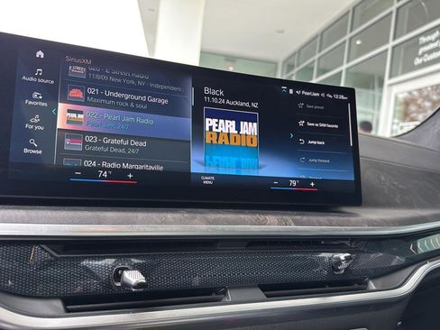 Used 2023 BMW X7 xDrive40i w/ Executive Package image 24