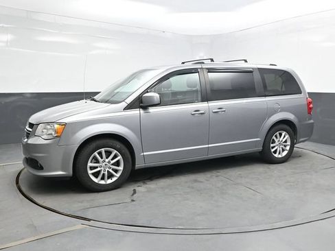 Used 2018 Dodge Grand Caravan SXT FWD image 3