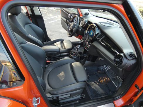 Used 2019 MINI Cooper S w/ Premium Package image 26