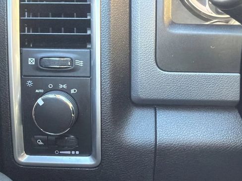 Used 2019 RAM 1500 Classic SLT image 14