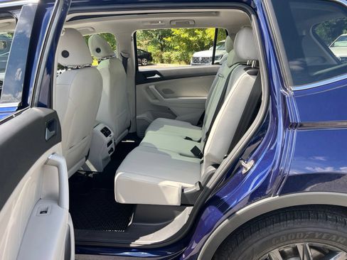 Certified 2024 Volkswagen Tiguan SE w/ Panoramic Sunroof Package FWD image 32