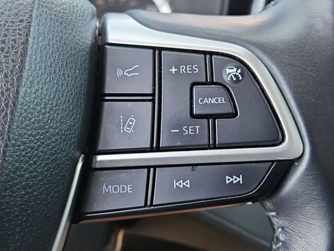 Used 2023 Toyota Highlander LE image 24