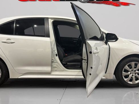 Used 2021 Toyota Corolla LE w/ Carpet Mat Package (TMS) image 16