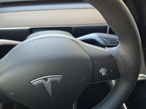 Used 2024 Tesla Model Y 2WD image 28