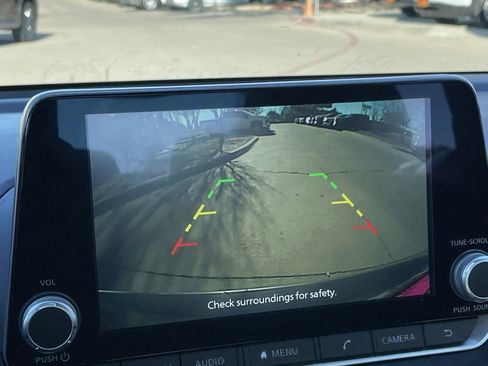 Used 2024 Nissan Sentra SV image 18