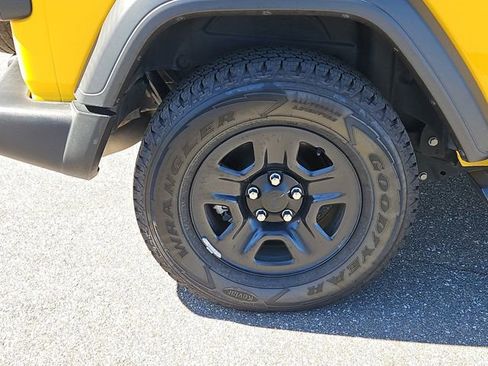 Used 2021 Jeep Wrangler Sport image 5