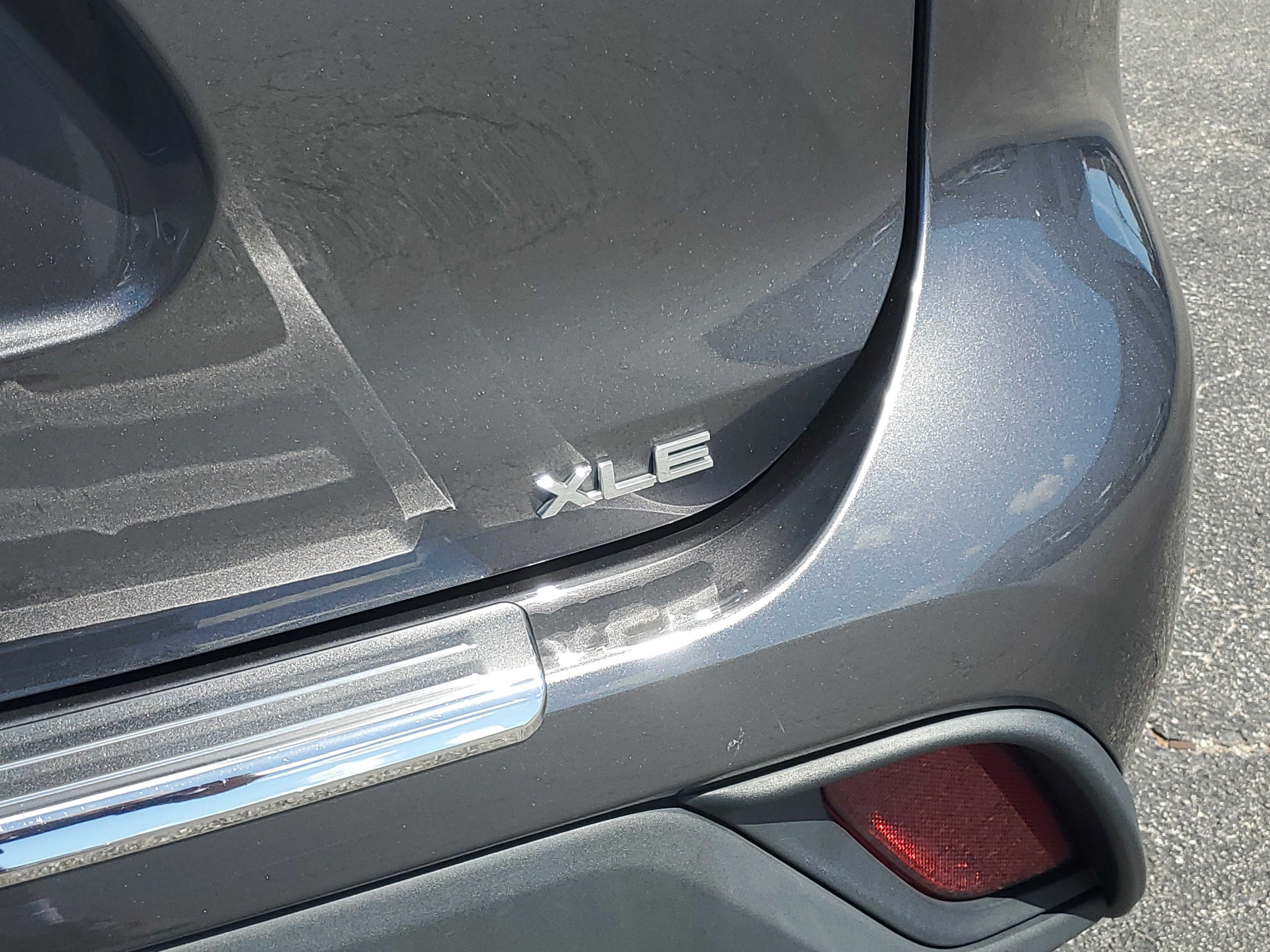 Certified 2021 Toyota Highlander XLE AWD/4WD image 14