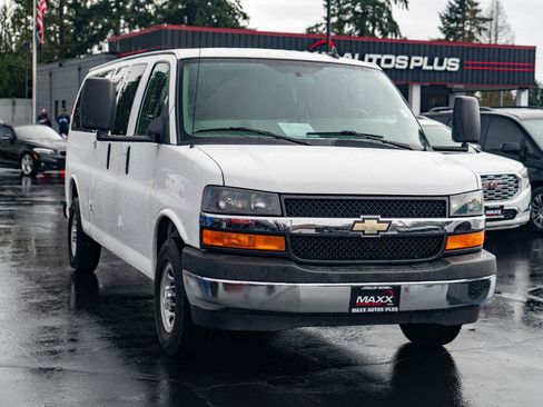 Used 2017 Chevrolet Express 3500 LT w/ LT Preferred Equipment Group image 2