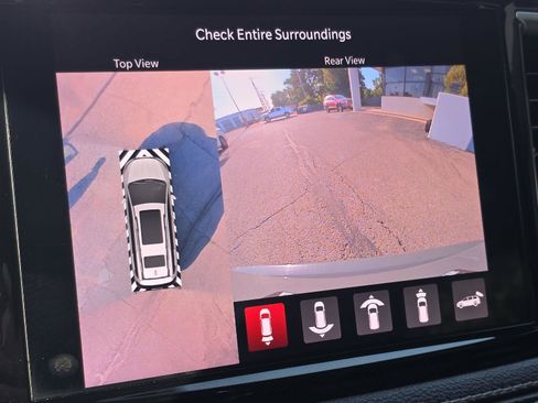 Used 2022 Chrysler Pacifica Touring-L w/ Uconnect Theater Family Group FWD image 20