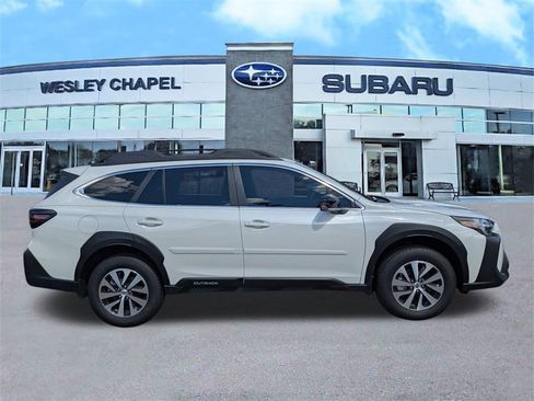 Certified 2025 Subaru Outback Premium w/ Popular Package #1A image 3