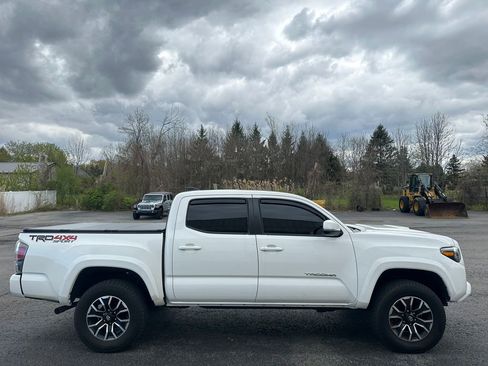 Used 2021 Toyota Tacoma TRD Sport w/ Technology Package AWD/4WD image 11