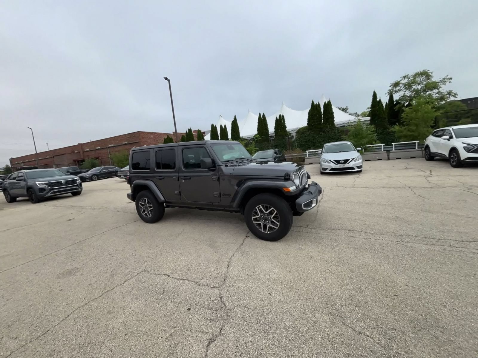 Used 2025 Jeep Wrangler Unlimited Sahara AWD/4WD image 2