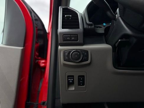 Used 2018 Ford F150 XLT w/ Equipment Group 302A Luxury AWD/4WD image 16