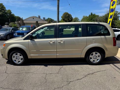 Used 2010 Dodge Grand Caravan SE image 6