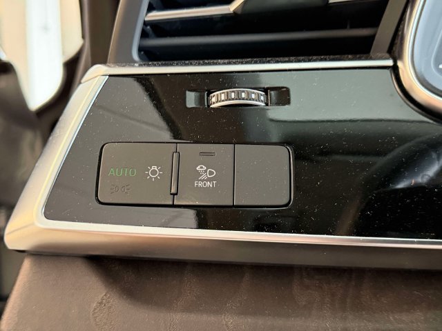 Used 2023 Audi Q8 Premium w/ Black Optic Package AWD/4WD image 21