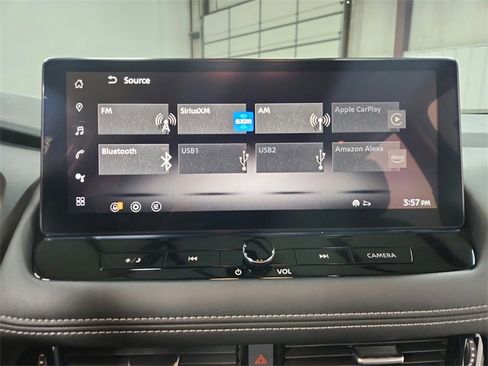 Used 2025 Nissan Rogue SL w/ SL Premium Package image 24