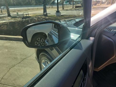 Used 2025 Honda CR-V EX-L image 12