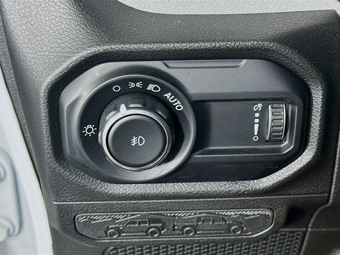 Used 2025 Jeep Wrangler Sport S image 16