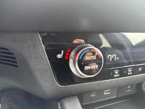 Used 2024 Mitsubishi Outlander SE image 28