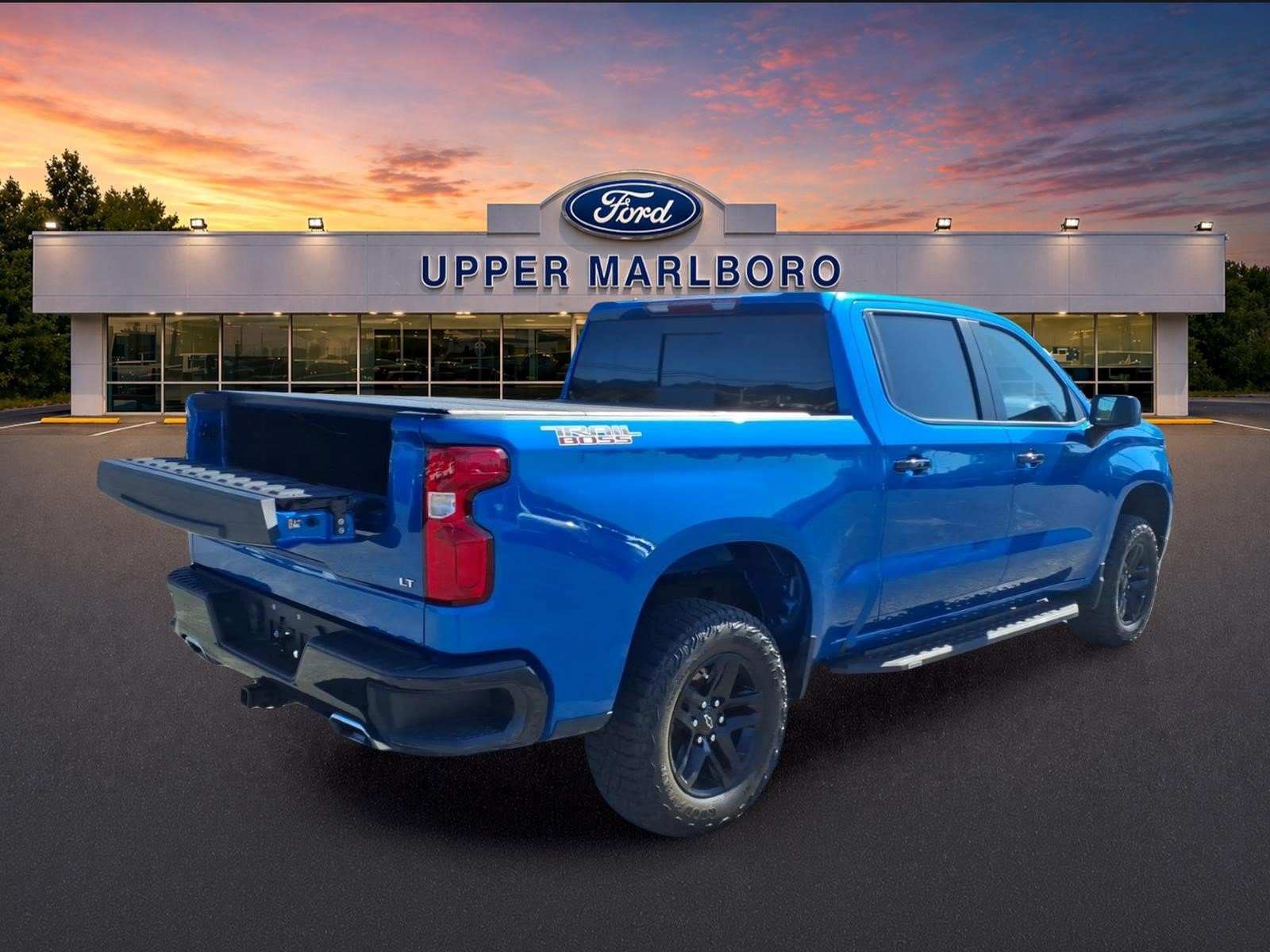 Used 2024 Chevrolet Silverado 1500 LT Trail Boss w/ Convenience Package II AWD/4WD image 8