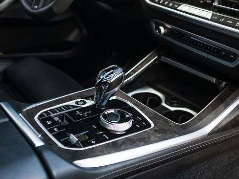Used 2022 BMW X7 M50i w/ Dynamic Handling Package AWD/4WD image 36