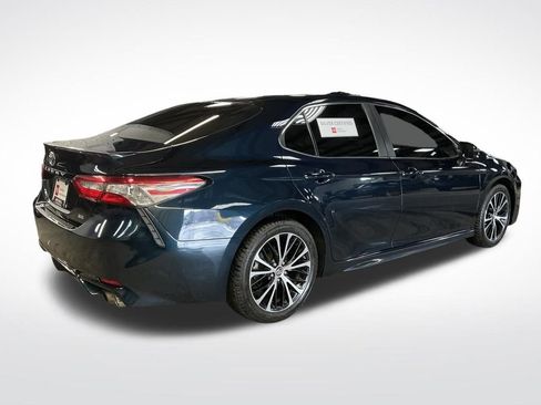 Certified 2018 Toyota Camry SE image 5
