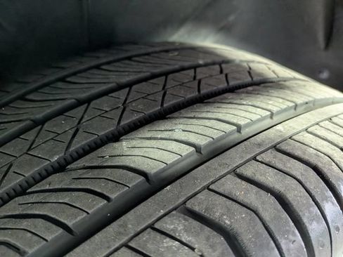 Used 2023 Buick Envision Essence w/ Sport Touring Package FWD image 36