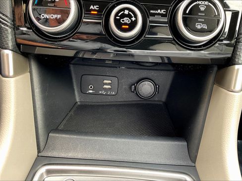 Used 2019 Subaru Forester Premium AWD/4WD image 16