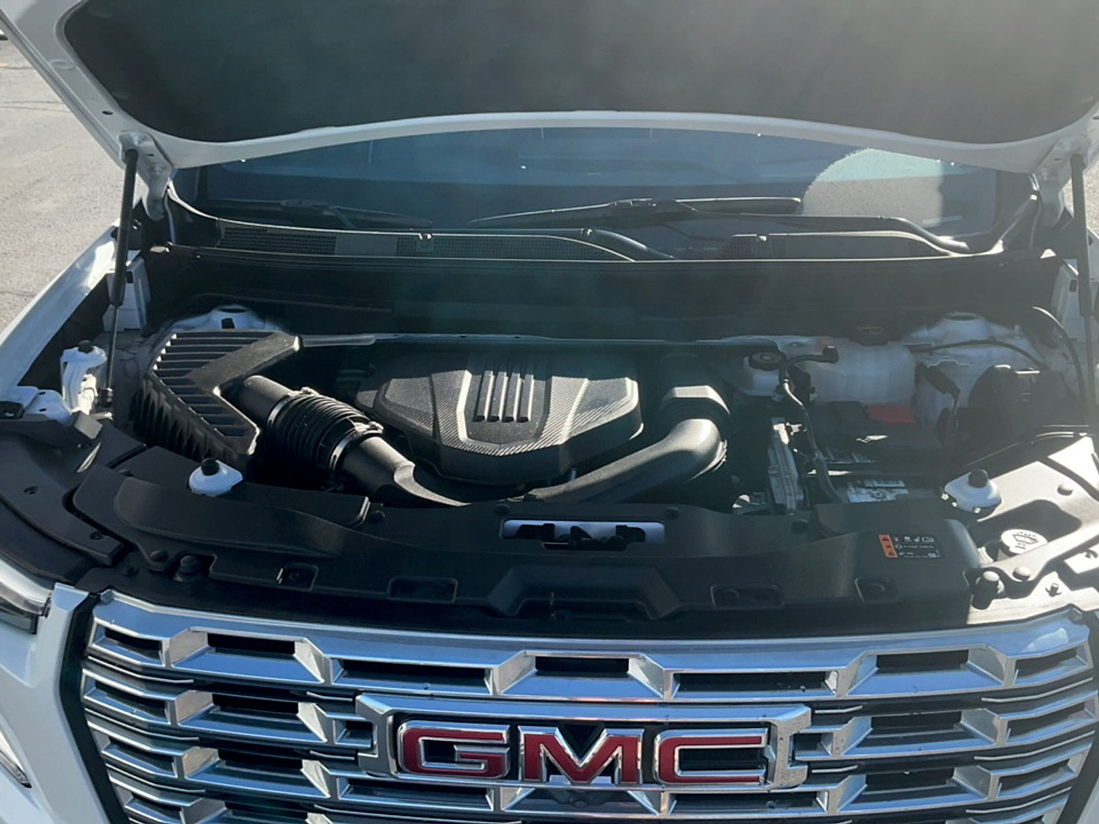 Used 2025 GMC Acadia Denali AWD/4WD image 9