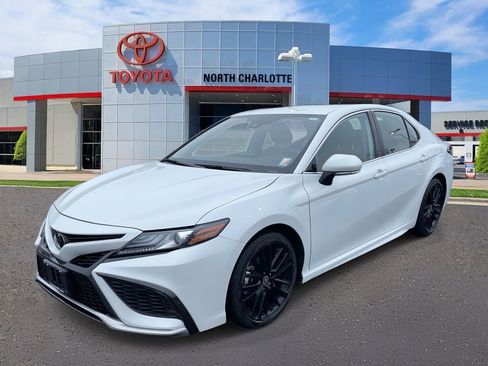 Used 2023 Toyota Camry XSE image 5