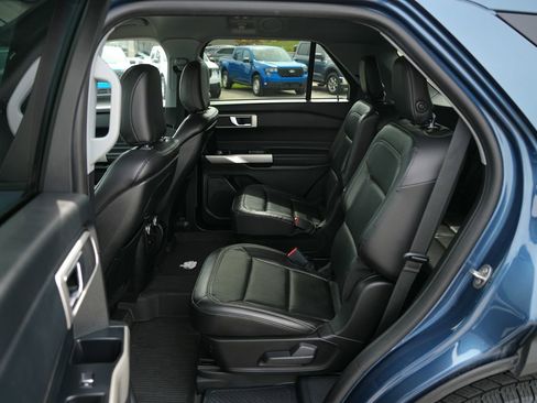 Used 2020 Ford Explorer XLT w/ Equipment Group 202A image 24