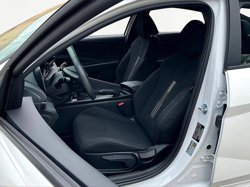Certified 2025 Hyundai Elantra Sport image 25