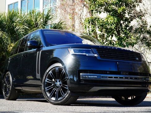 Used 2023 Land Rover Range Rover SE AWD/4WD image 2