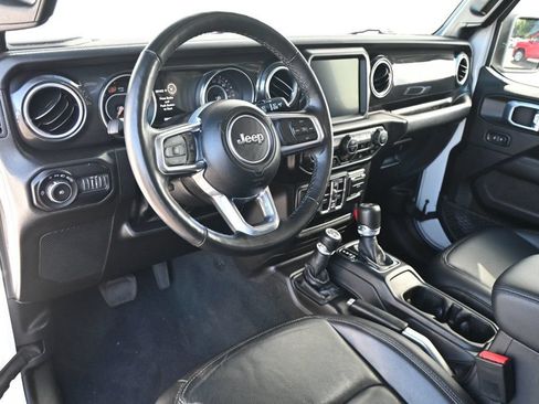 Used 2022 Jeep Wrangler Unlimited Sahara AWD/4WD image 14