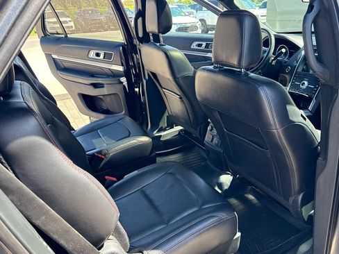 Used 2019 Ford Explorer Sport w/ Equipment Group 401A AWD/4WD image 19