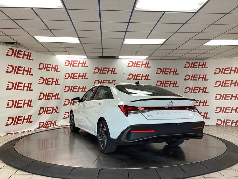 Used 2025 Hyundai Elantra SEL FWD image 5