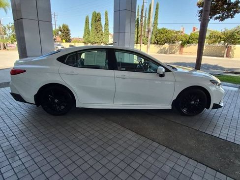 Certified 2025 Toyota Camry SE FWD image 4