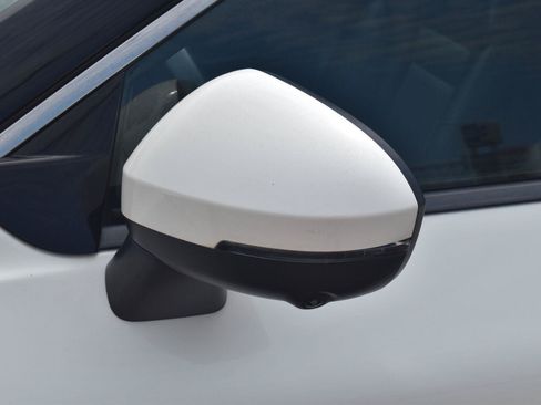 Used 2021 Nissan Rogue SV w/ Premium Package FWD image 4