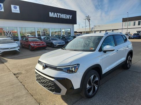 New 2026 Volkswagen Taos SE image 1