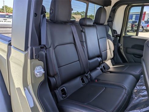 New 2025 Jeep Gladiator Rubicon w/ Safety Group image 29