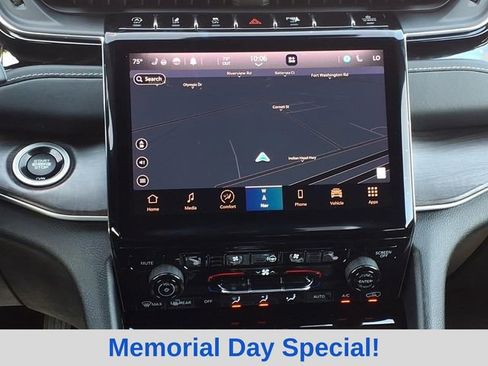 Used 2023 Jeep Grand Cherokee Overland w/ Luxury Tech Group IV AWD/4WD image 13