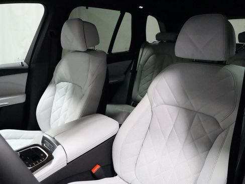 New 2026 BMW X5 xDrive40i w/ Climate Comfort Package AWD/4WD image 4