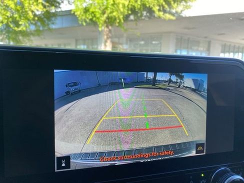 Used 2023 Toyota Highlander Limited image 23